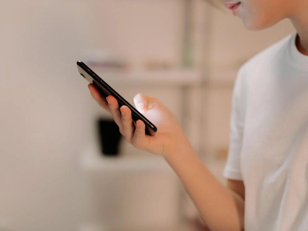 Sosial şəbəkələrdə "az yatır, &ccedil;ox g&ouml;t&uuml;r" ş&uuml;ari ilə dələduzluq 