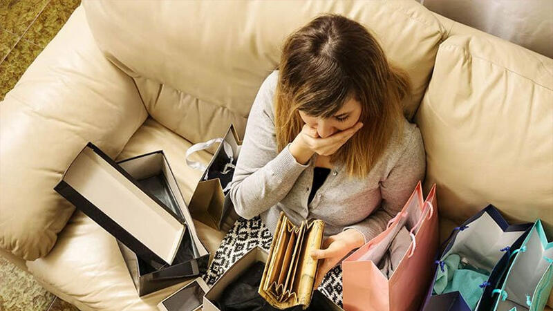 Niyə maaş ayın axırına &ccedil;atmır?  Fərqində olmadan edilən səhvlər