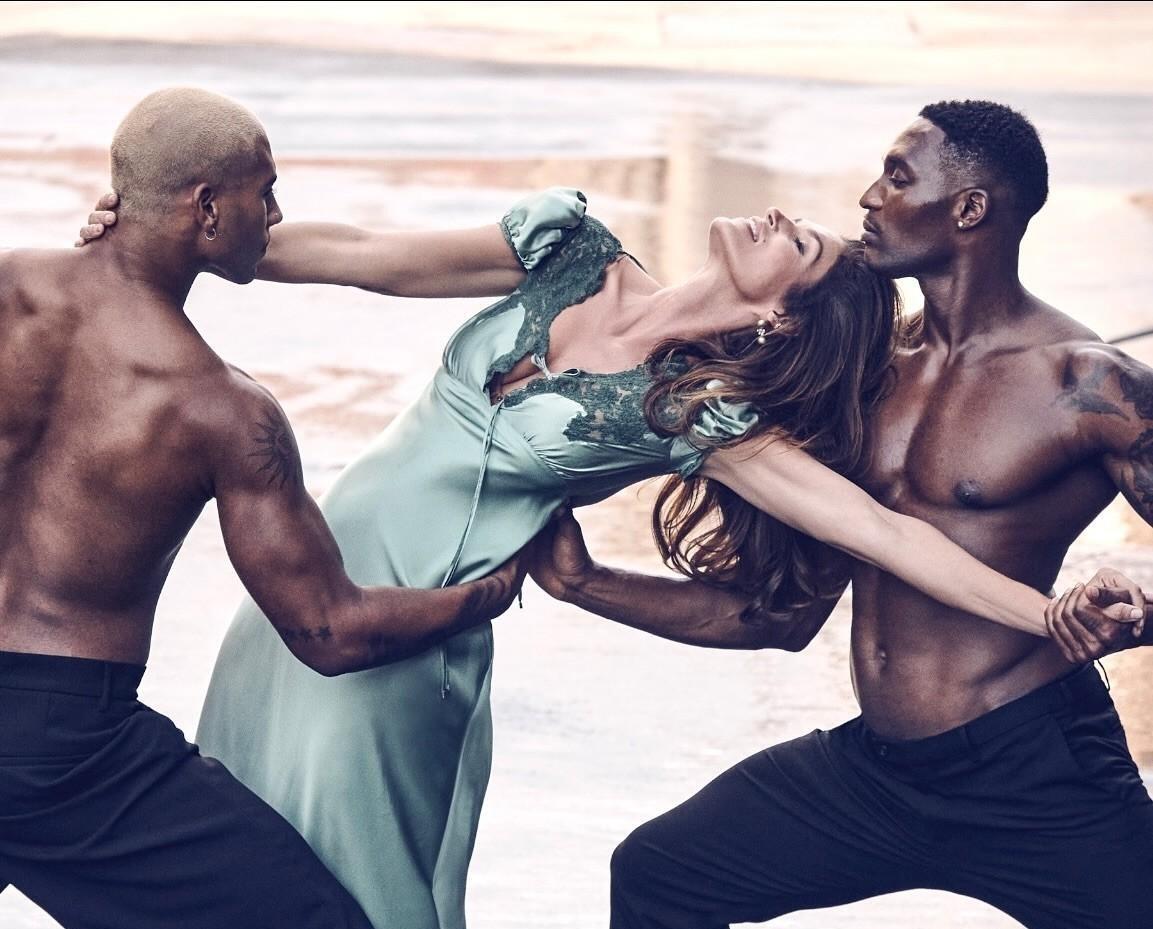 59 yaşlı supermodeldən cazibədar