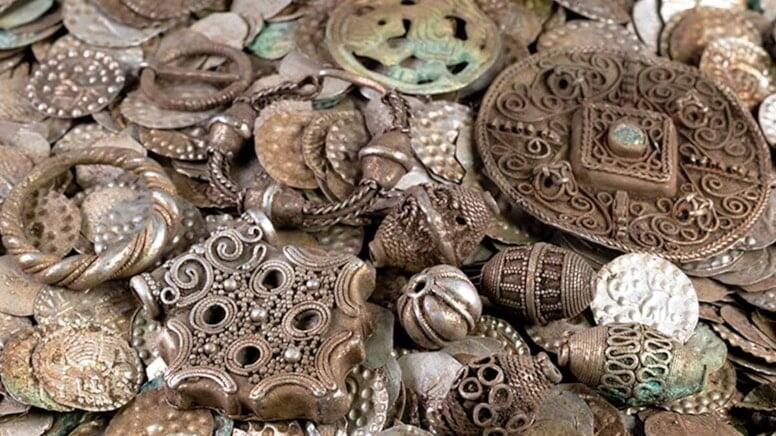 Balıq&ccedil;ının soxulcan axtarışı tarixi dəyişdirdi: 2500 illik nadir tapıntı