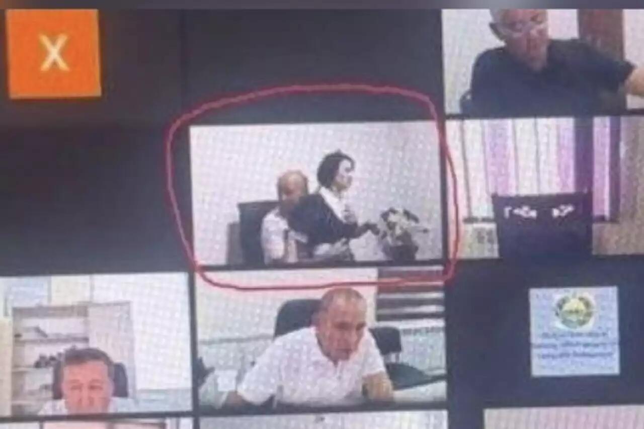 Onlayn iclasda katibəni qucaqlayan deputat işdən qovuldu  FOTO