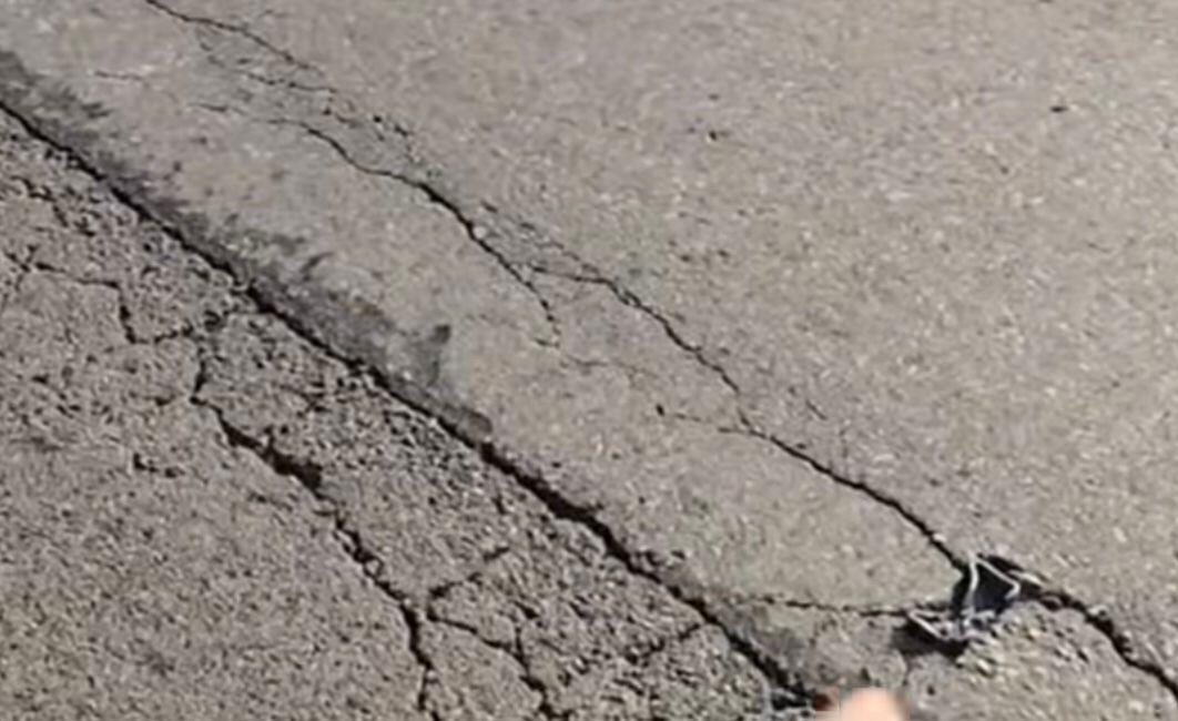 "Sədərək" istiqamətində yolda dəmirlər var  Təkərləri partladır