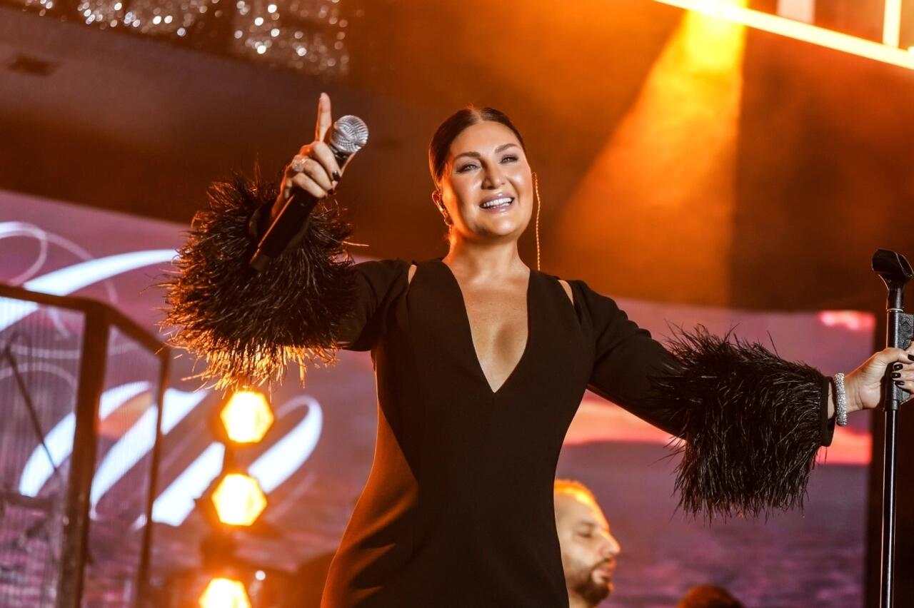 Qəza günü konsert verən Sibelcan tənqid olundu  "Nəyə gülürsən?..."