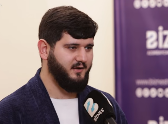 Alim Qasımovla yeni qohum olan k&uuml;rəkən iş axtarır 