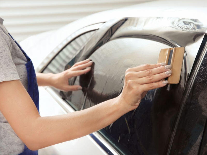 Avtomobillərdə pultla idarə olunan ş&uuml;şə &ouml;rt&uuml;klərinin satışı qanunidir?  VİDEO