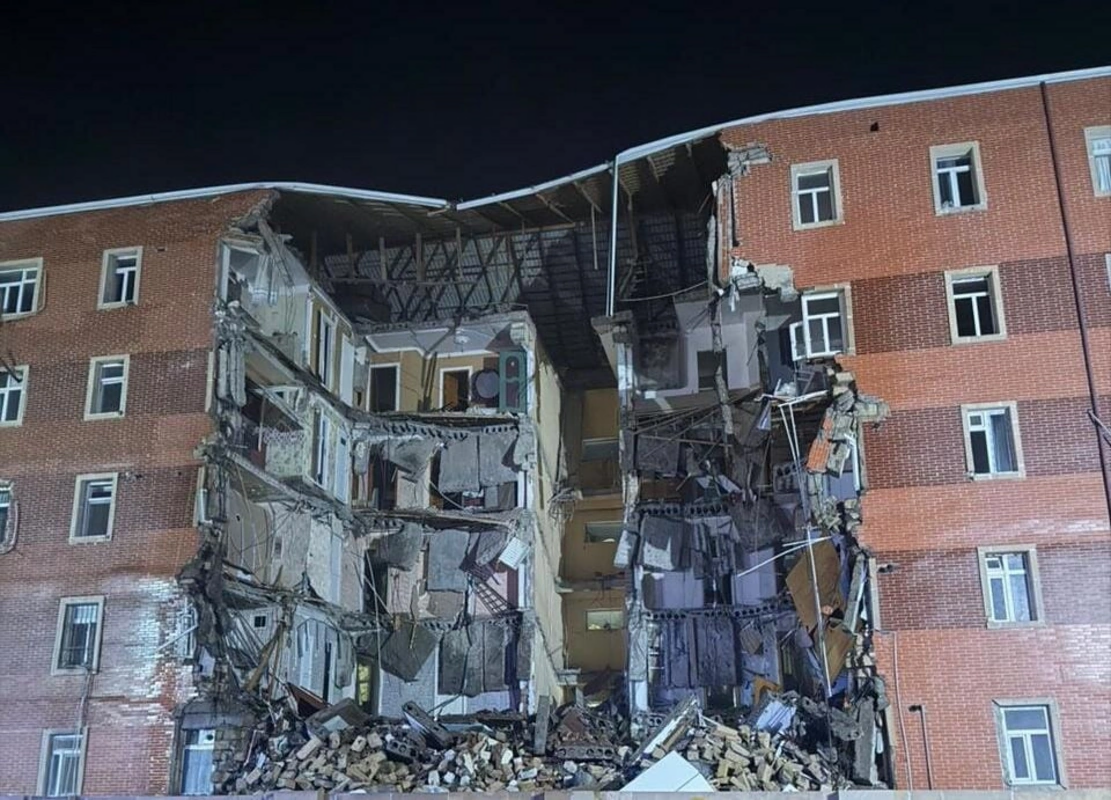 Goranboyda binanın uçma anı 