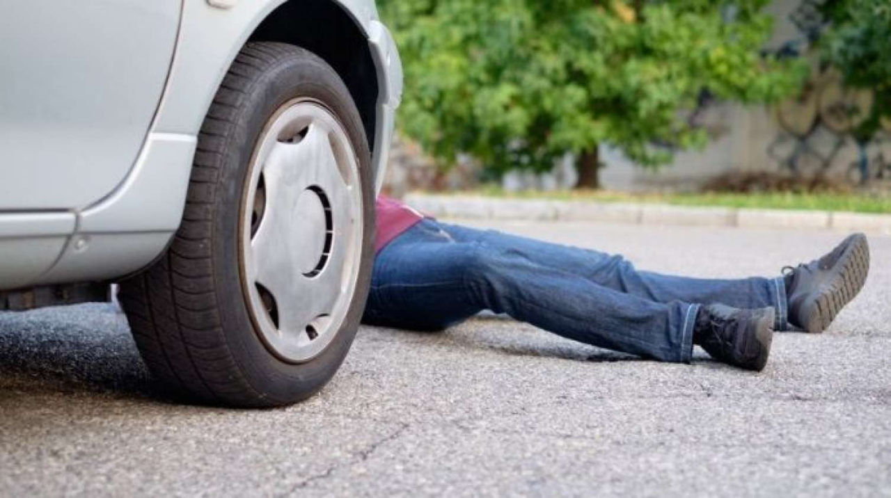 “Abşeron” ticarət mərkəzinin qarşısında ağır qəza  Ölənlər var