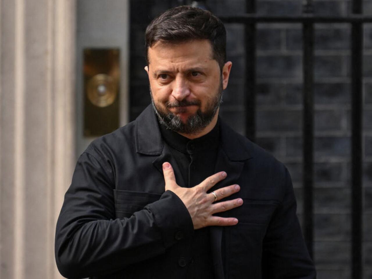 Zelenskinin rəsmi aylıq maaşı açıqlandı