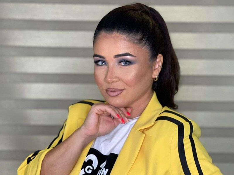 Elnarə yenə adını "dəyişdi"