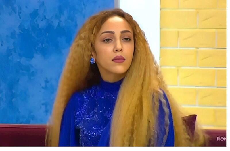 Ofelya toyda onu &ccedil;əkən şəxsə ƏSƏBİLƏŞDİ 