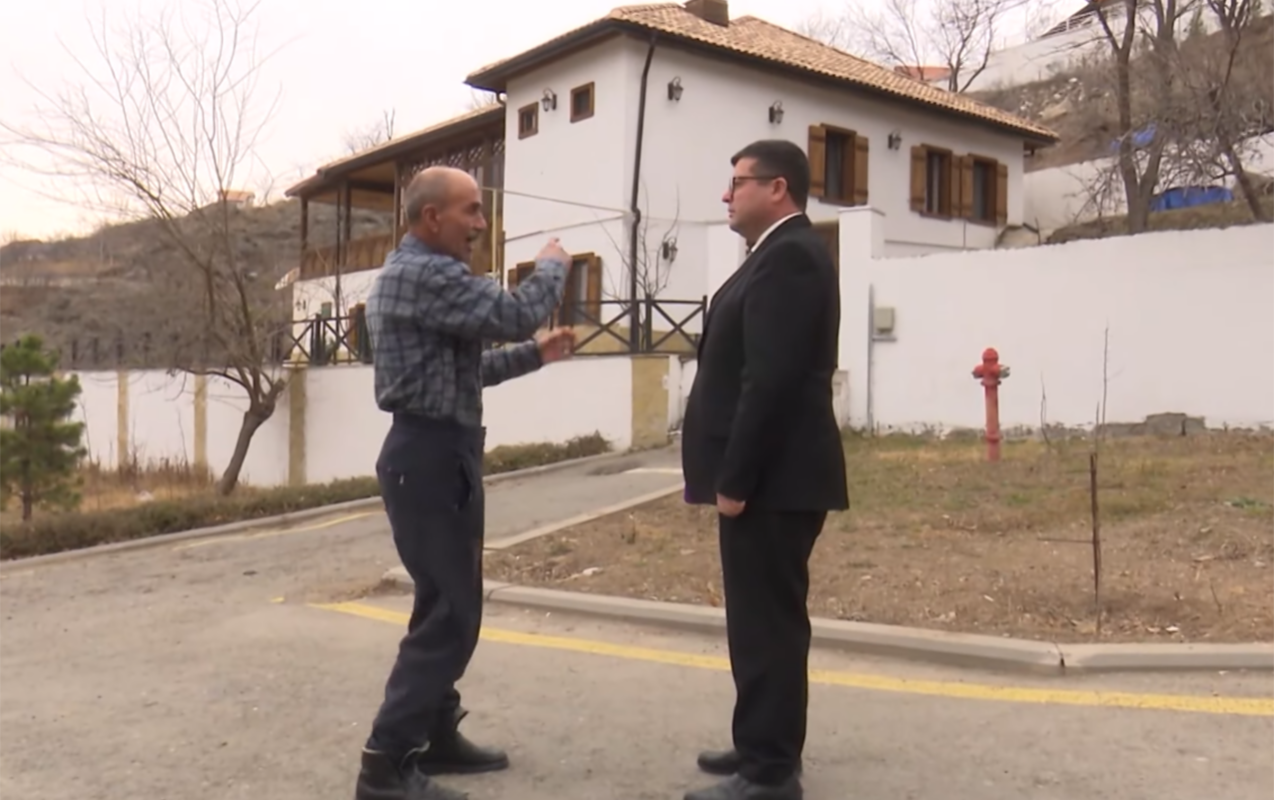 La&ccedil;ında ata m&uuml;lk&uuml;nə k&ouml;&ccedil;ən ailə indi də obyekti istəyir 