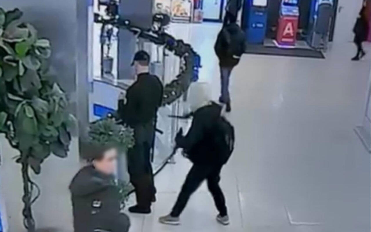 Moskvada 16 yaşlı azərbaycanlı 3 nəfəri bıçaqlayıb? 