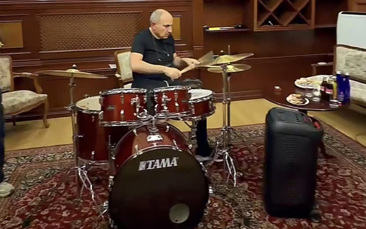 Paşinyan musiqi qrupu yaratdı 