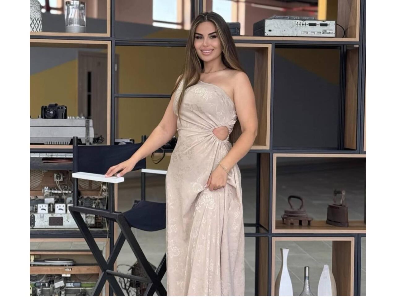 Azərbaycanlı aparıcının efir geyimi TƏNQİD OLUNDU 