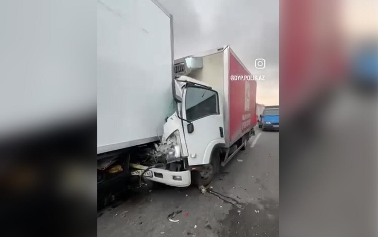 Bakıda iki y&uuml;k maşını toqquşdu 