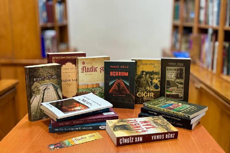 Yunus Oğuz Prezident Kitabxanasına qiymətli nəşrlər hədiyyə etdi