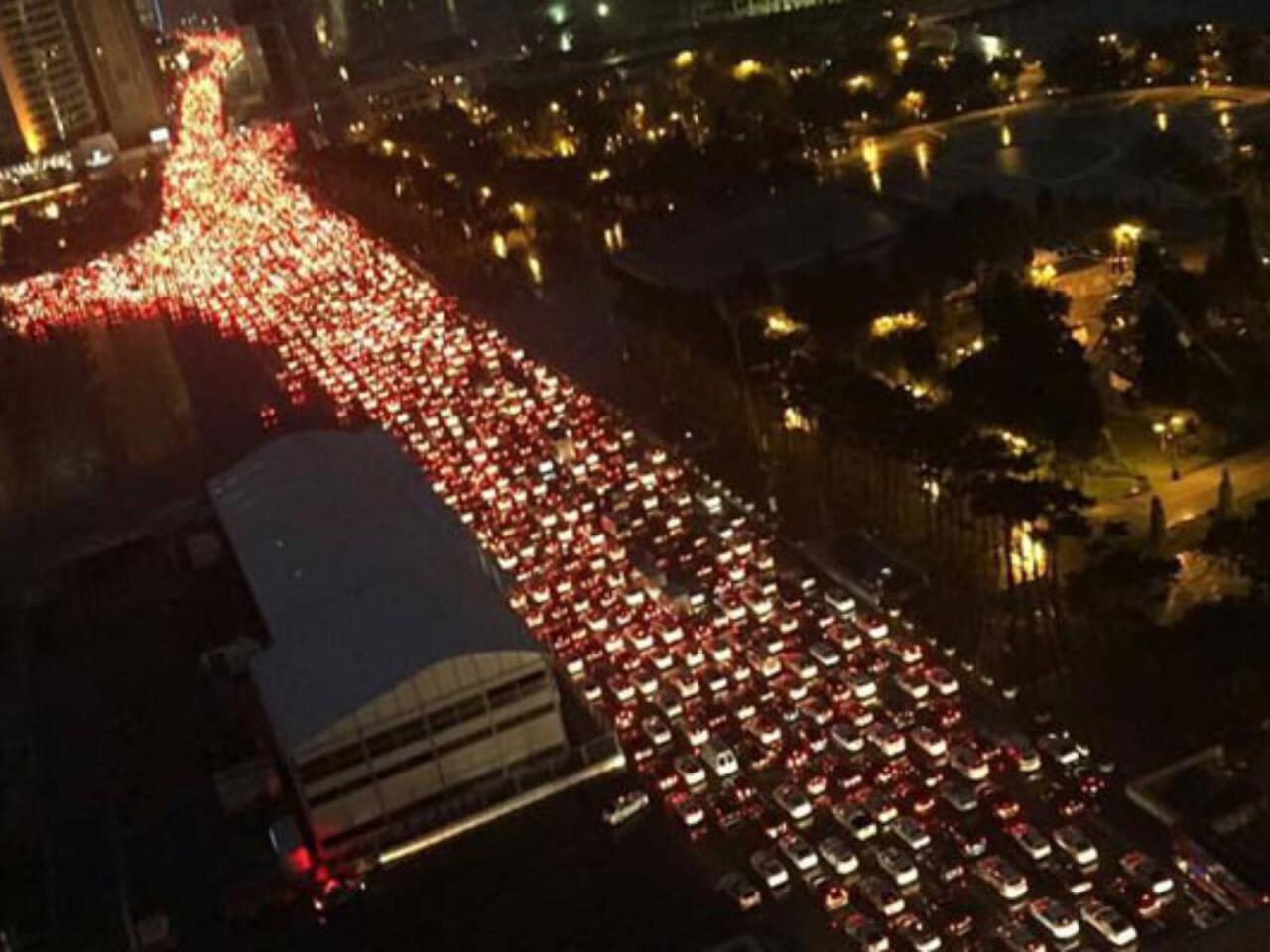 Paytaxtda işə gedibgəlmək m&uuml;şk&uuml;lə &ccedil;evrilib: Gecikmə, cərimə, əsəb&hellip;  SORĞU