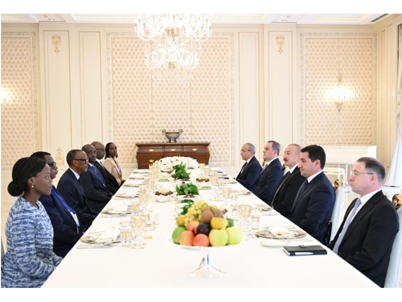 İlham Əliyevin Ruanda Prezidenti ilə nahar əsnasında geniş tərkibdə görüşü olub
