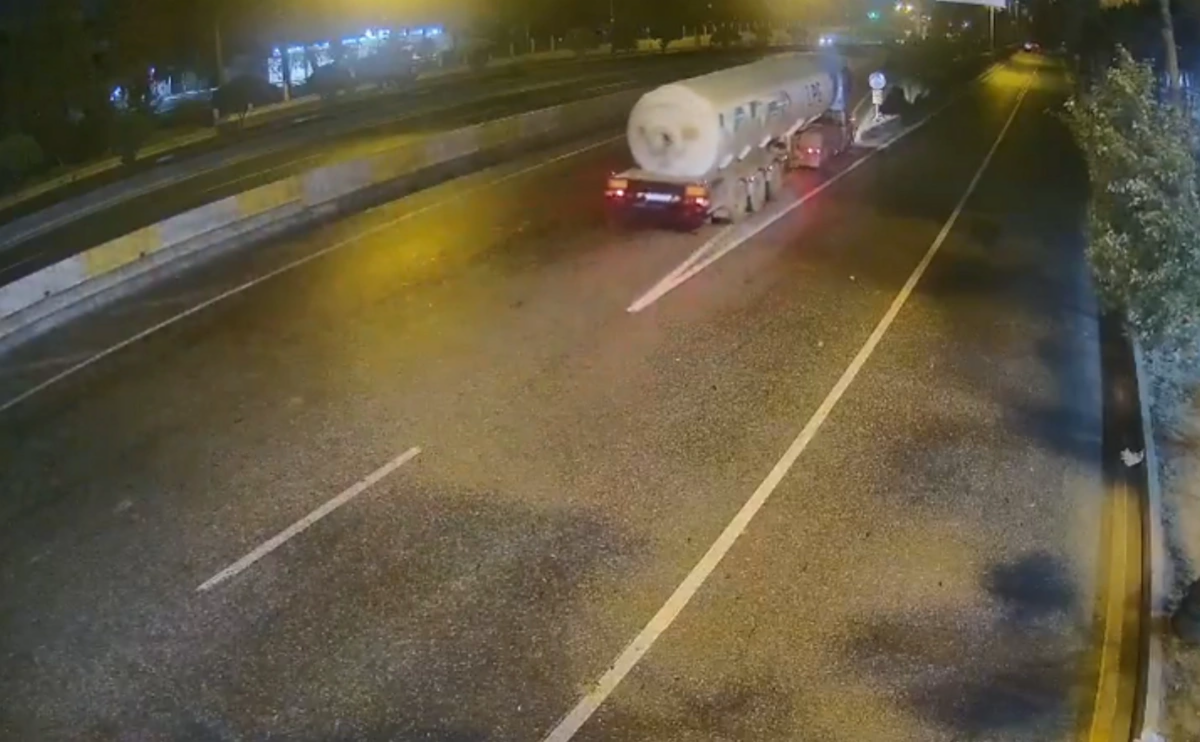 “20 Yanvar”da LPG daşıyan yük maşını belə qəza törətdi  ANBAAN VİDEO