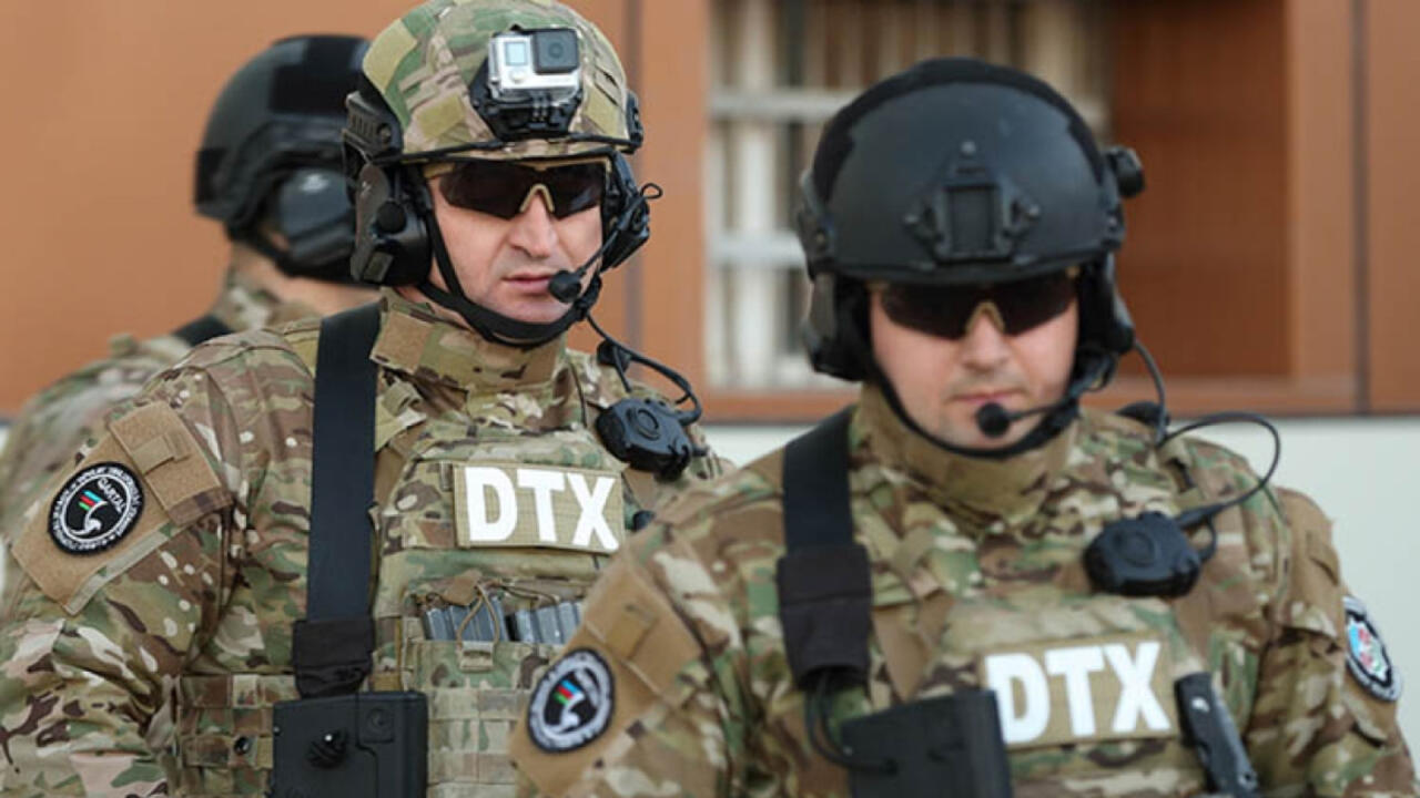DTX xarici &ouml;lkəyə işləyən silahlı şəxsi saxladı