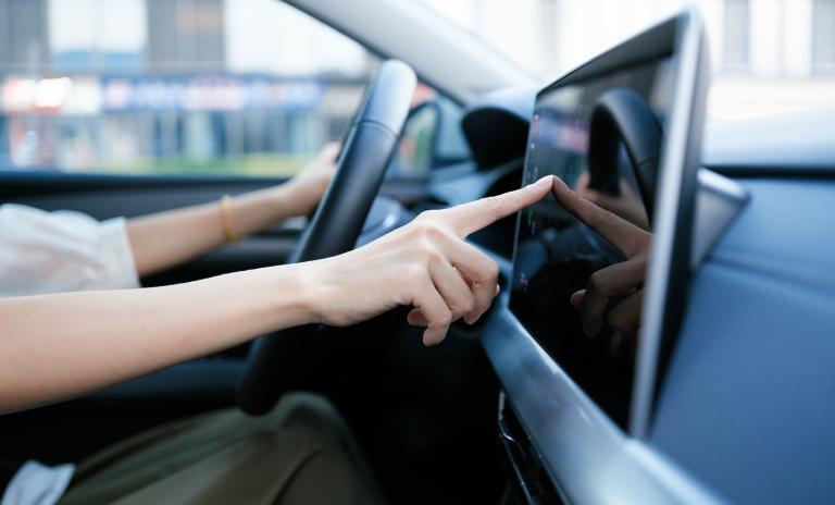 Avtomobillərdə pul verdiyimiz, amma istifadə etmədiyimiz 5 funksiya