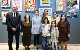 Arzu Əliyeva və Alena Əliyeva &ldquo;Rənglərdə yaşanan 10 il&rdquo; m&ouml;vzusunda ke&ccedil;irilən sərgidə iştirak ediblər