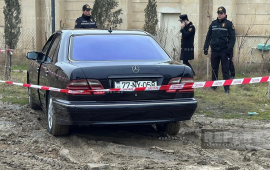 S&uuml;r&uuml;c&uuml; s&uuml;kan arxasında &ouml;ld&uuml;