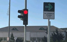 Bakıda yeni yol nişanları quraşdırılır  "Yol verməklə d&ouml;nmək olar"