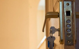 Qapısında bu işarə olanların birbir evlərinə girirlər