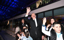 İlham Əliyev və Mehriban Əliyevanın Gəncədə şəhid övladları ilə səmimi görüşü 