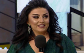 Toya gecikən Afət görün məclisə hansı geyimdə gəldi  qonaqlardan üzr istədi 