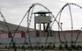 Həbsdə olan 3 yeniyetmə azadlığa buraxıldı