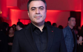 Əməkdar artistin nəşi Əjdərbəy məscidinə aparılıb 