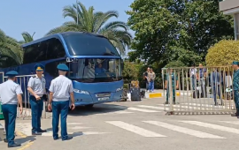 İrandan Azərbaycana təxliyə edilənlər avtobusla Bakıya yola salındı  VİDEO