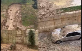 Bakıda torpaq sürüşdü, maşının üstünə töküldü  VİDEO