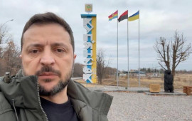 Zelenski ağır d&ouml;y&uuml;şlərin getdiyi Kupyanskda 