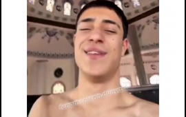 Məsciddə qalmaqallı G&Ouml;R&Uuml;NT&Uuml;: Yarı&ccedil;ılpaq hald VİDEO &ccedil;əkdi