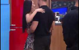 Qalmaqallı veriliş qucaq kadrlarına g&ouml;rə cərimələndi, platformadan &ccedil;ıxarıldı 