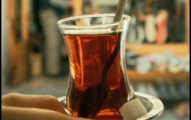 Bu &ccedil;ayları əsla almayın: Bir fincan &ccedil;ayda 15 plastik par&ccedil;a