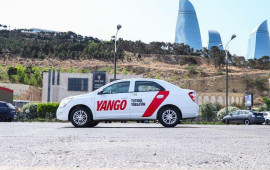 “Yango"nun taksisi köşkə ÇIRPILDI 