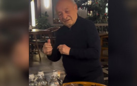 98 yaşını rəqs edərək qeyd etdi 