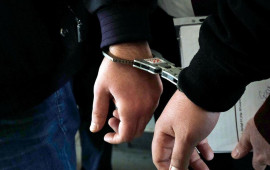 47 yaşlı qadını 15 yaşlı oğlu öldürdü