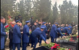 AZAL təyyarəsinin qəzaya uğramasının ild&ouml;n&uuml;m&uuml; ilə bağlı Milli Qəhrəmanların məzarları ziyarət edilib  FOTO