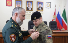 Kadırovun oğlu qəzadan sonra medalla təltif edildi
