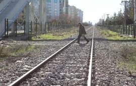 Xa&ccedil;mazda 59 yaşlı kişini qatar vurub, xəstəxanada &ouml;l&uuml;b