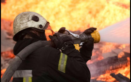 Azərbaycanla sərhəd rayonda yanğın başladı