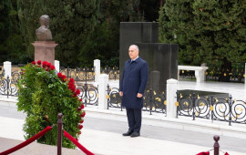 DTX əməkdaşları Fəxri xiyabanda Ulu &Ouml;ndər Heydər Əliyevin xatirəsini anıblar 