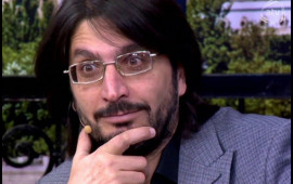 "Toyda pulu alıb səpələyir ki, guya şabaş verirlər"