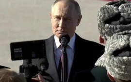 Putin hərbçiləri türk dilində salamladı  VİDEO