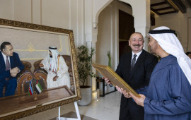İlham Əliyev Şeyx Məhəmməd bin Zayed Al Nəhyana hədiyyə təqdim edib  FOTO
